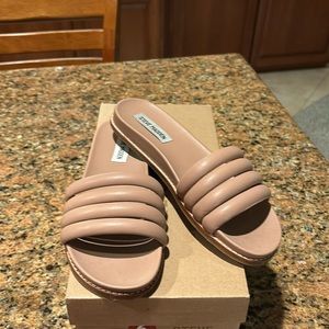 Steve Madden Drips Nude Size 6 New in Box